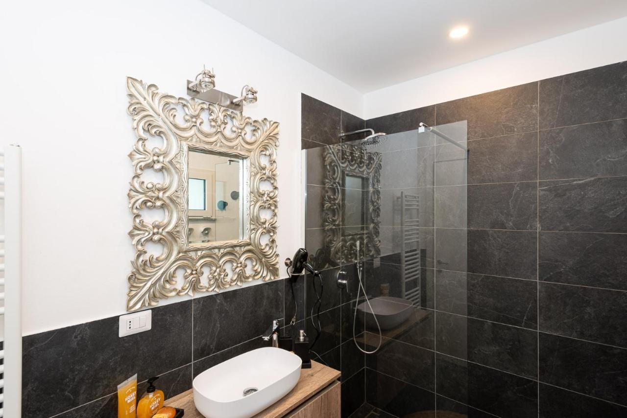 Appartamento Dany Con Vista Lago By Holiday Solutions نيسّو المظهر الخارجي الصورة