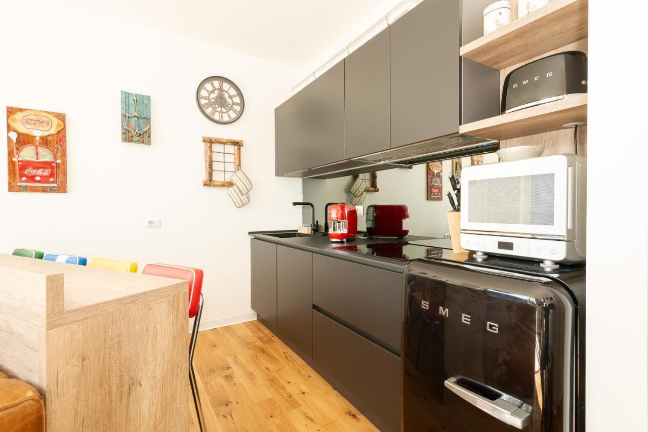 Appartamento Dany Con Vista Lago By Holiday Solutions نيسّو المظهر الخارجي الصورة